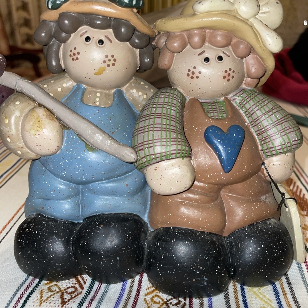 Vintage‎ Henton Figurines 2 Lady Hobo Friends Retired "To The Ends of the Earth"